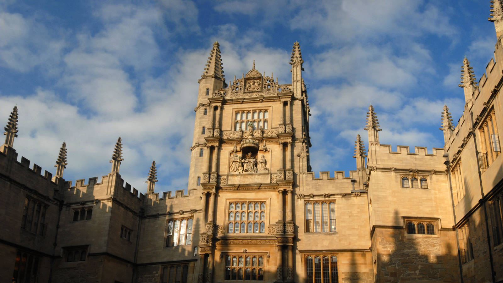  Scholar's Quad of the Bodleian 